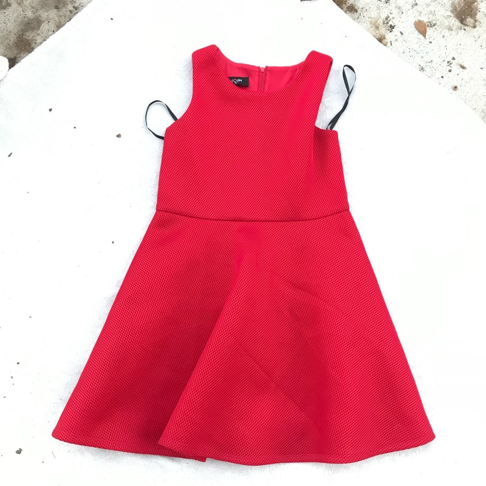 In Girl Beautiful Red Lace Dress